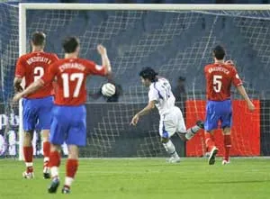 David đánh bại Goliath, tuyển Anh mỉm cười