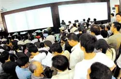 Chỉ số VN Index sẽ xoay quanh 1.000-1.100 điểm đến hết năm