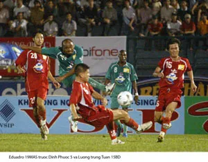 16g00: Đà Nẵng - Chonburi 1-0: Almeida lập công ảnh 2