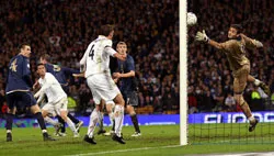 Nhìn lại hành trình vòng loại Euro 2008 của tuyển Italia ảnh 1