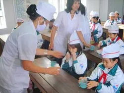 Đừng để giun làm ảnh hưởng năng lực học tập của trẻ!