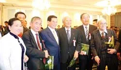 Xây dựng tình hữu nghị thân thiết bền vững