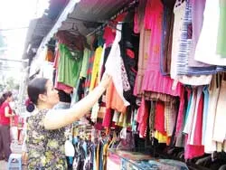 Hàng may mặc Việt Nam:Thua trên… sân nhà