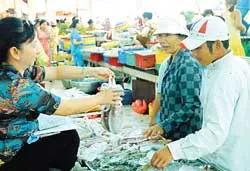 TPHCM họp bàn tình hình KT-XH 11 tháng và chuẩn bị Tết Mậu Tý 2008: Dự trữ hàng hóa, chống độc quyền đầu cơ tăng giá