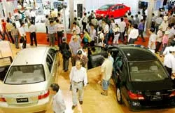 Thị trường xe máy cuối năm tại TPHCM: “Sốt” xe tay ga, ế xe giá rẻ ảnh 2