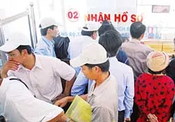 Dân lo “chạy”, quận huyện quá tải!