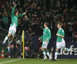 Bremen, Hamburg tranh ngôi đầu bảng ảnh 1