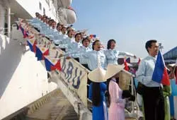 Tàu thanh niên Đông Nam Á cập Cảng Sài Gòn