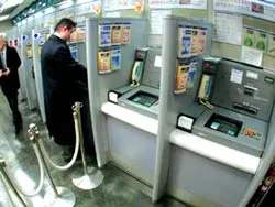 Cướp xe nạp tiền cho máy ATM