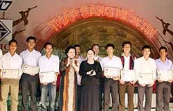 Chương trình ca nhạc gây quỹ học bổng Vừ A Dính