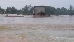 Lại chìm trong cơn lũ mới