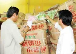 Thu giữ gần 20 tấn bánh kẹo quá đát