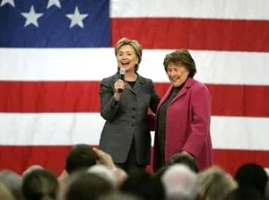 Bà Clinton nhờ mẹ giúp