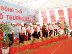 Nhà Việt Nam trao tặng 5 căn nhà tình thương ảnh 3