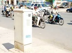 Cáp viễn thông giăng sát vào máy biến thế ảnh 3