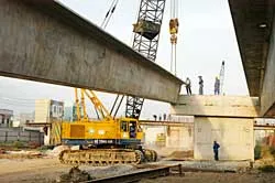 Lao phóng dầm nhịp cầu đầu tiên cầu Phú Mỹ