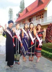 Lên núi tìm người đẹp