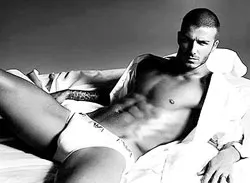 “Bà Beck” lên Elle kể chuyện ảnh 2