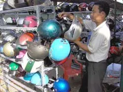 Ngày thứ 2 bắt buộc đội nón bảo hiểm tại TPHCM: Có dấu hiệu đội NBH để đối phó