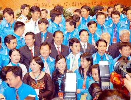 Tổng Bí thư Nông Đức Mạnh và các đại biểu dự Đại hội Đoàn TNCSHCM.
