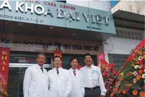 EVIAN CHRISTIAN LACROIX 2008 – ấn tượng mẫu chai mới ảnh 3