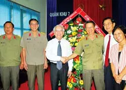 Lãnh đạo TPHCM thăm các đơn vị quân đội