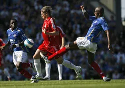 Liverpool (5) - Portsmouth (7): Kẻ lao đao, người thanh thản ảnh 1