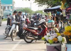 Chợ lấn quốc lộ
