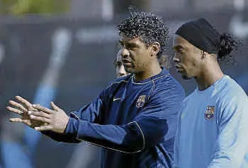 Ác mộng của Rijkaard  và Ronaldinho ảnh 1