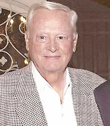 Paris Hilton... mất tiền ảnh 2