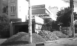 Còn đâu lề đường?