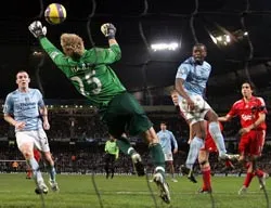 Manchester City ngăn bước Liverpool