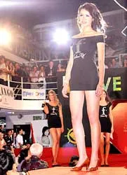 Trình diễn thời trang Việt trên tàu Fashion TV