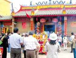 Hành hương đầu xuân