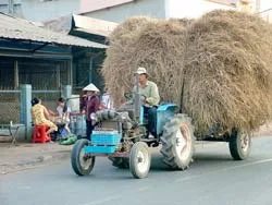 “Khai tử” xe công nông, nông dân khốn đốn