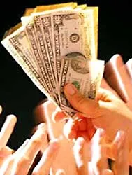 Nguy cơ lây cúm gia cầm từ tiền giấy