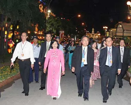 Khai diễn chương trình ca múa nhạc "Xuân Thịnh Vượng 2008" tại trung tâm TPHCM