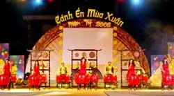 Rộn ràng đêm hội đón xuân ảnh 2