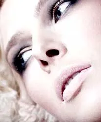 Trang điểm theo xu hướng mới