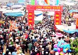 Lễ hội chùa Hương (Hà Tây) : Quản lý chặt các chủ đò và giá vé thắng cảnh