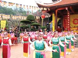 Khai hội Yên Tử (Quảng Ninh): Trời lạnh, hơn 1,7 vạn du khách vẫn kéo về trẩy hội