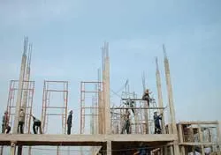 Bấp bênh đời thợ hồ ảnh 2