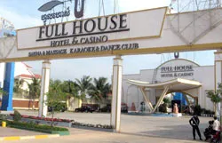 Vượt ruộng vào Casino