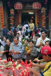 Trẩy hội Rằm tháng giêng