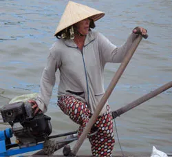 Lênh đênh phận nữ lái đò…