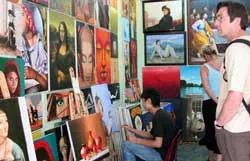 Phố tranh “Tây ba lô” ảnh 2