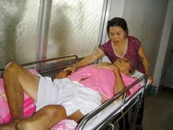 Gia đình ông Xuyến mong chờ những tấm lòng nhân ái