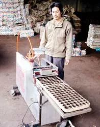 Một nông dân sáng chế thành công máy gieo hạt