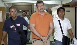 Bắt "siêu trùm" buôn lậu vũ khí