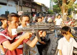 Không nên chơi trò bạo lực!